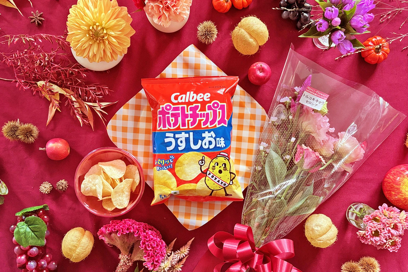 カルビーポテトチップスとお花でお互いの50周年記念をお祝い